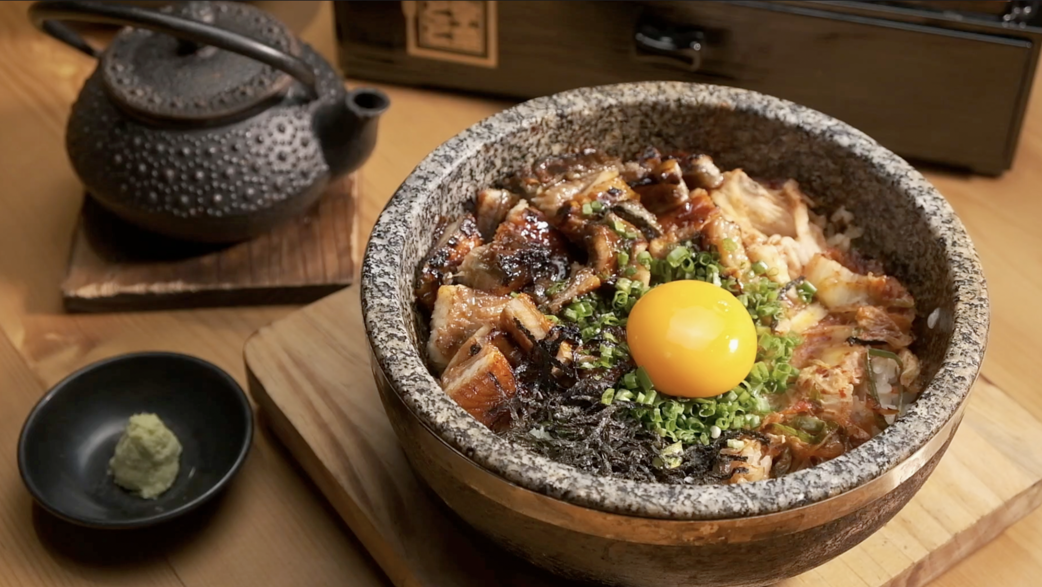 cơm lươn nướng thố đá