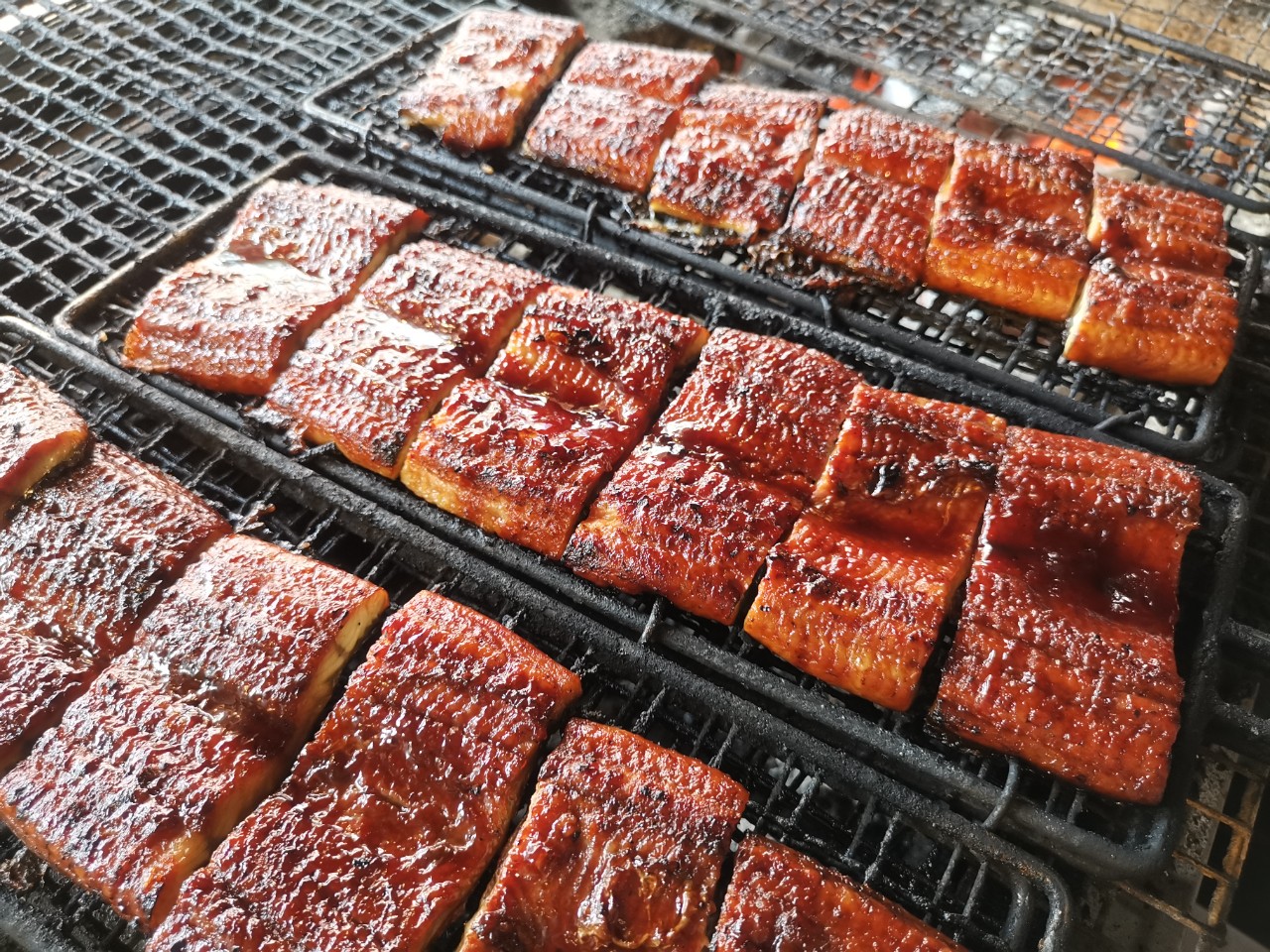 Lươn nướng tại Unatoto