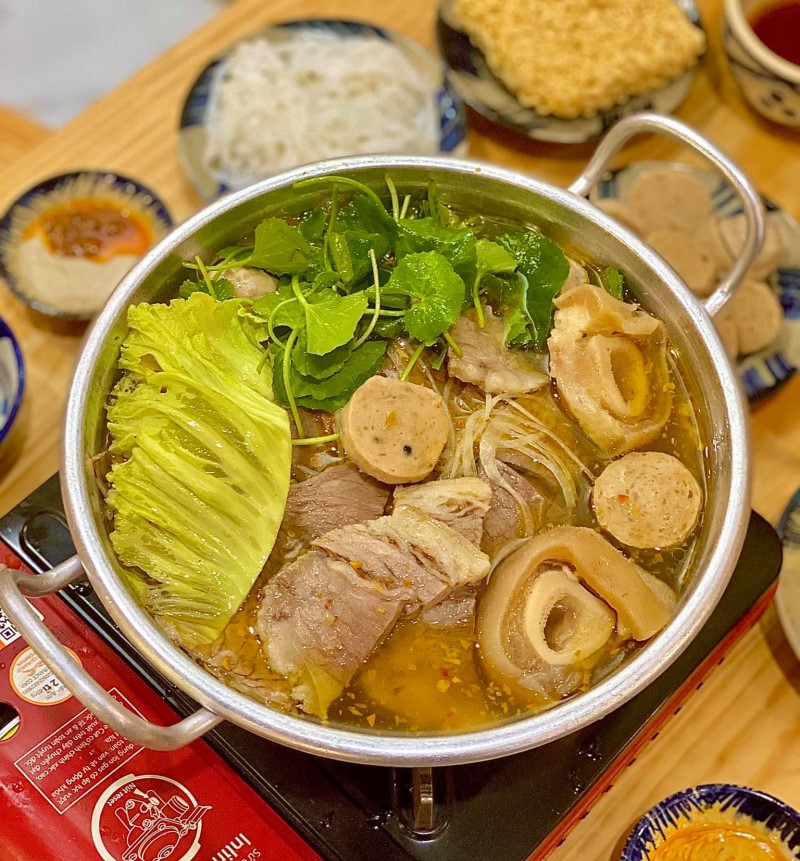 Thưởng Thức Lẩu Bò Nhà Gỗ