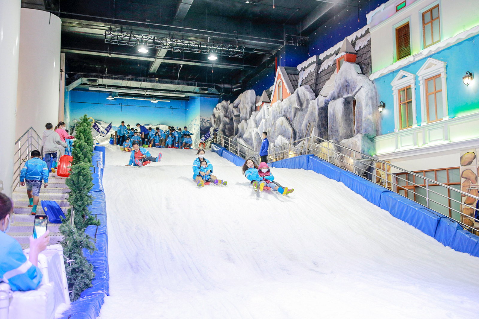 Địa điểm vui chơi giải trí Snow Town Sài Gòn