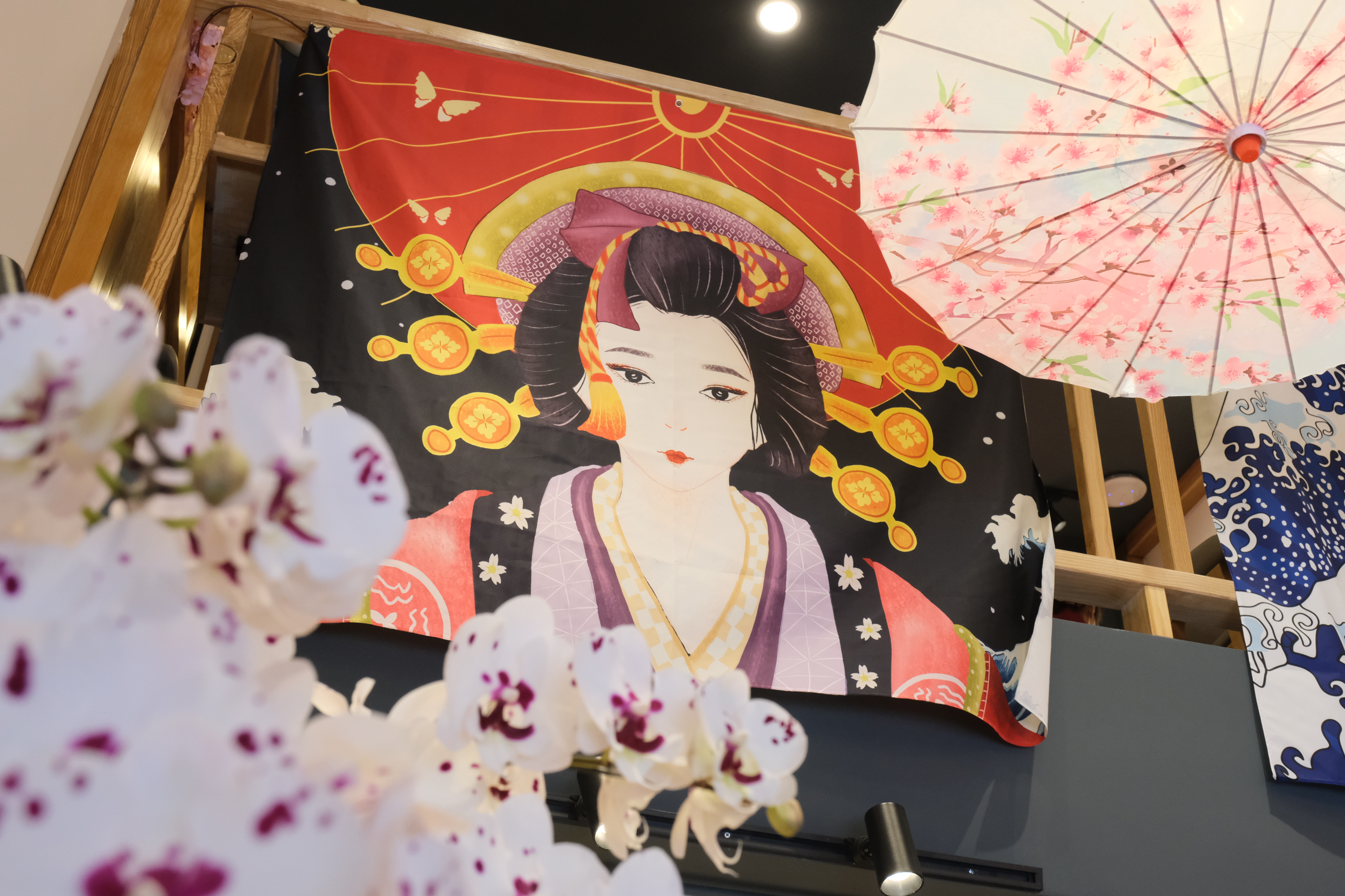 Không khí lễ hội hoa anh đào ngay giữa Sài Gòn