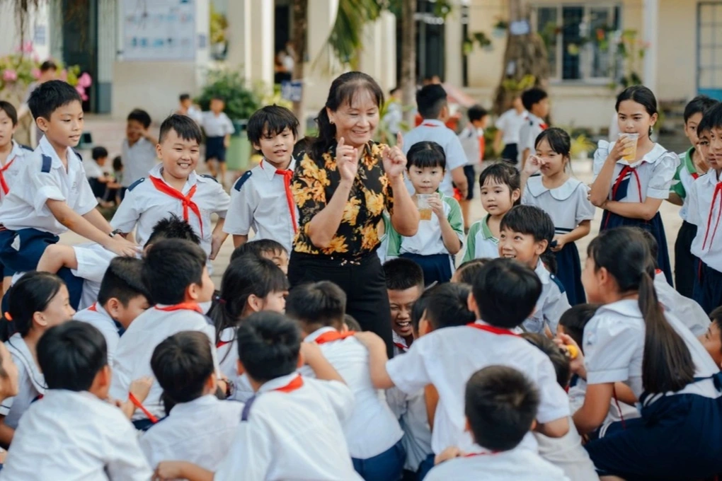 Gắn kết tình cảm giữa học trò và nhà giáo