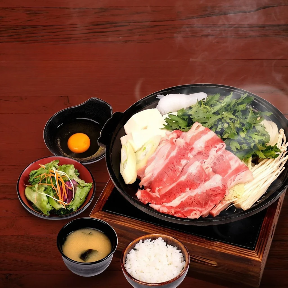 Điều Gì Làm Nên Sức Hấp Dẫn Của Lẩu Sukiyaki